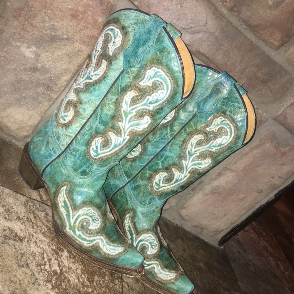 Corral boots